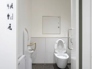 国立競技場外の男性用トイレ 1F Gゲート(青山門)付近