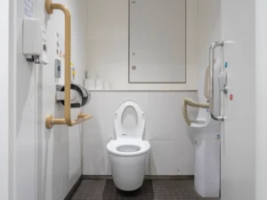 国立競技場外の男性用トイレ 1F Bゲート付近