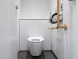 国立競技場外の男性用トイレ　1F Eゲート(外苑門)付近