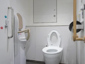 国立競技場外の男性用トイレ　1F Eゲート(外苑門)付近