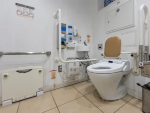 都営浅草線 五反田駅改札外の男性用トイレ