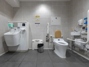 都営浅草線 五反田駅改札外の多機能トイレ