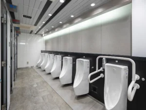 JR五反田駅改札内の男性用トイレ