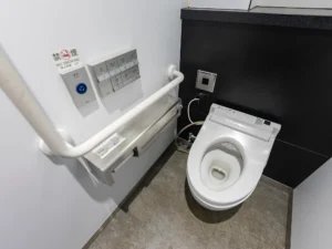 JR五反田駅改札内の男性用トイレ