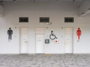 国立競技場外の公衆トイレ 1F Bゲート付近