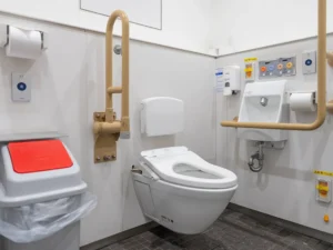国立競技場外の車椅子用トイレ 1F Bゲート付近