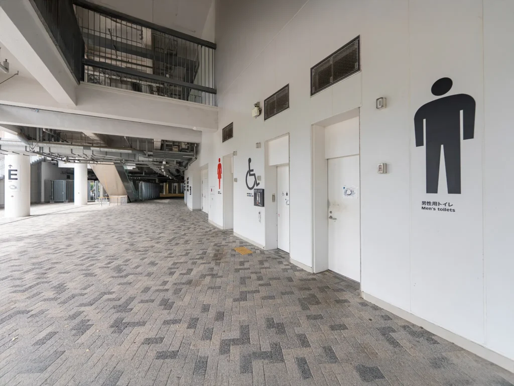 国立競技場外の公衆トイレ 1F Eゲート
