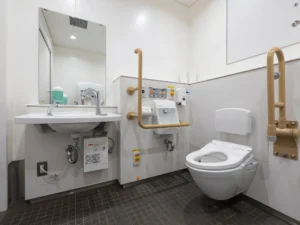 国立競技場外の車椅子用トイレ 1F Eゲート