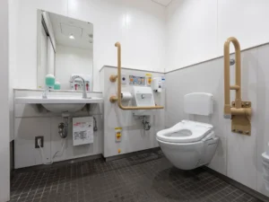 国立競技場外の車椅子用トイレ 1F Gゲート(青山門)付近