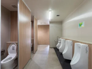 都立明治公園の男性用トイレ