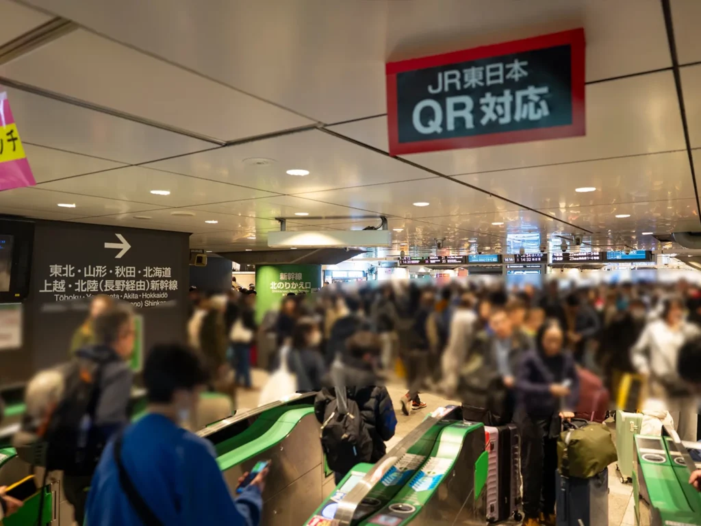 混雑時の東京駅 新幹線北のりかえ口改札内