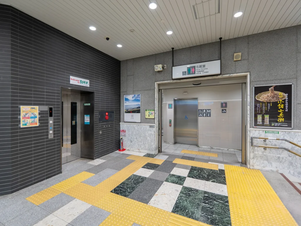 軽井沢駅改札内の公衆トイレ