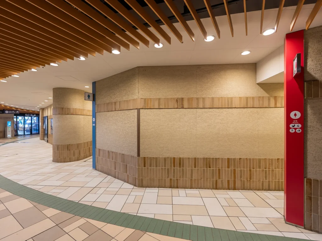 トリックアート通路のトイレ