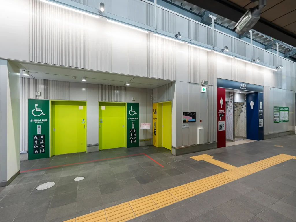 JR千駄ヶ谷駅改札内のトイレ