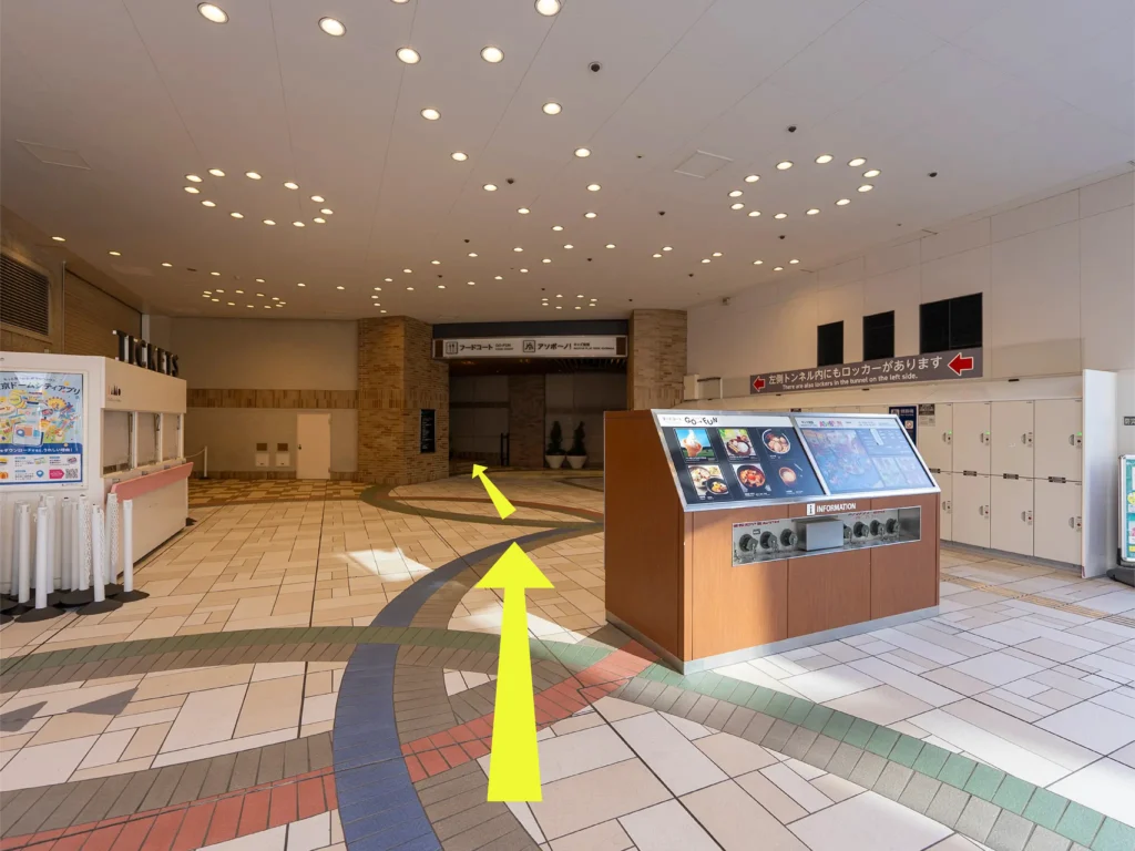 フードコート GO-FUN(ゴファン)、屋内型キッズ施設 ASOBono!(アソボ〜ノ)入り口