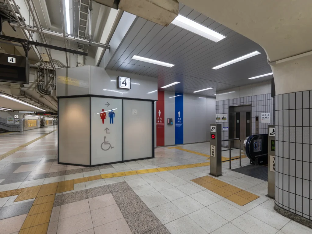 名古屋駅桜通口 北通路の女性用・男性用トイレ