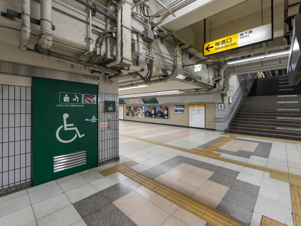 名古屋駅桜通口 北通路のバリアフリートイレ(多目的トイレ)