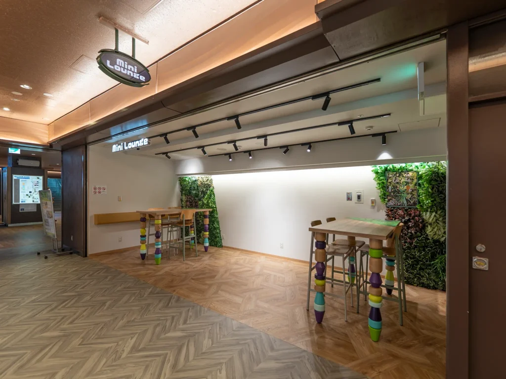 新宿サブナードのミニラウンジ