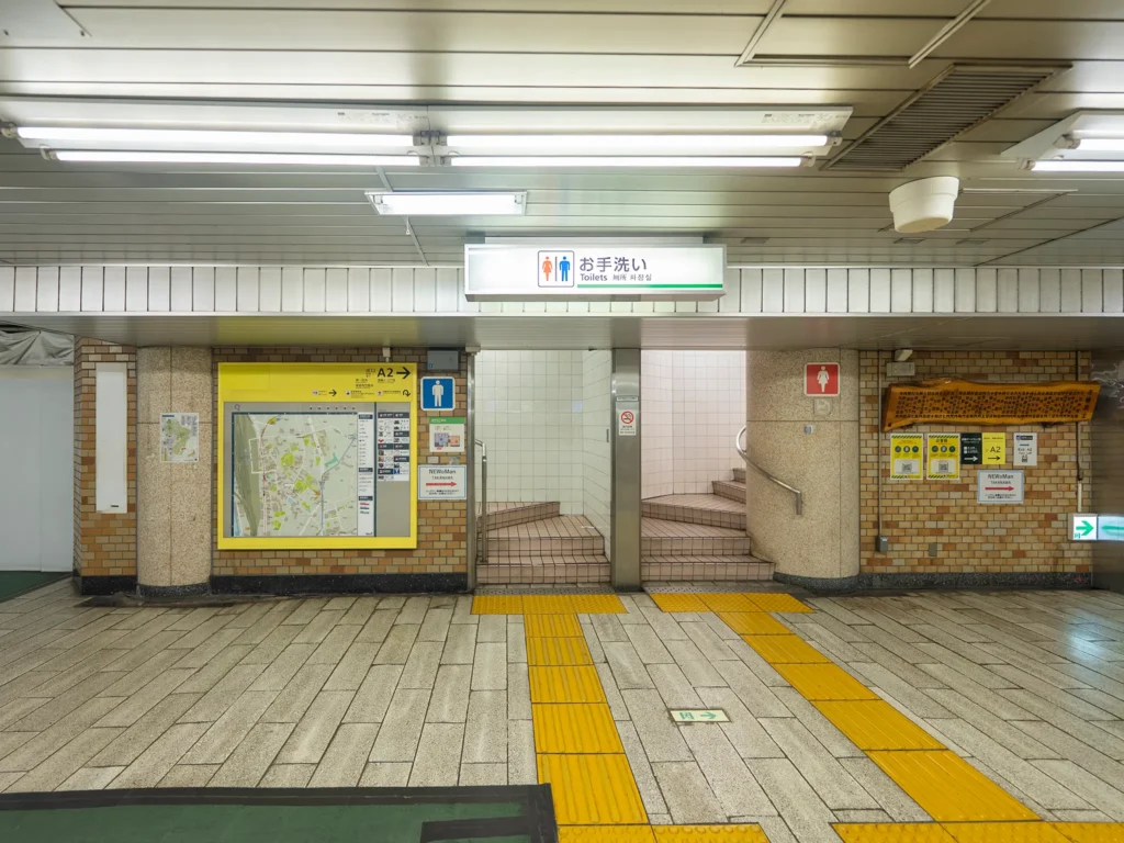 泉岳寺・高輪方面の改札外トイレ