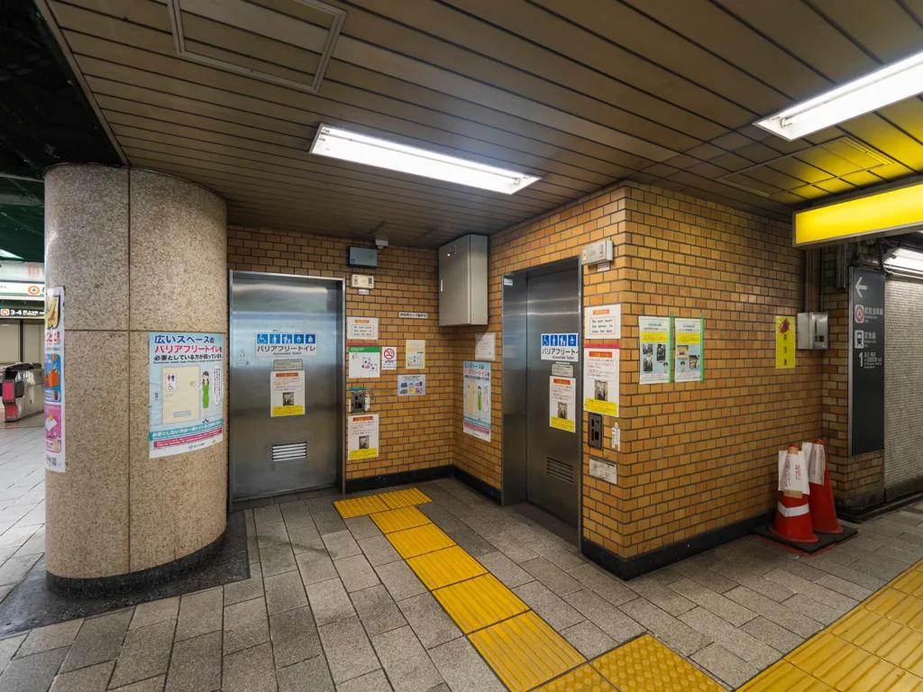 三田・芝浦方面の改札外トイレ