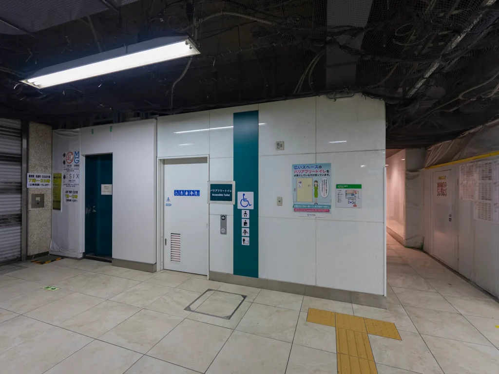 東銀座駅の改札外トイレ