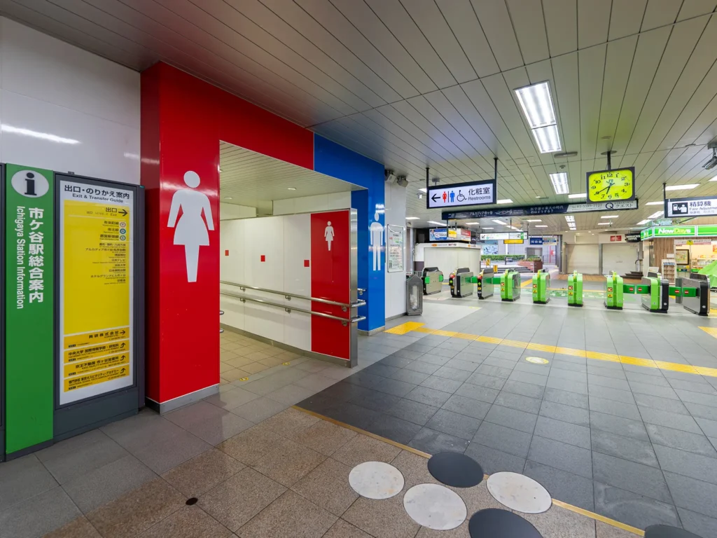 JR市ヶ谷駅の改札内トイレ