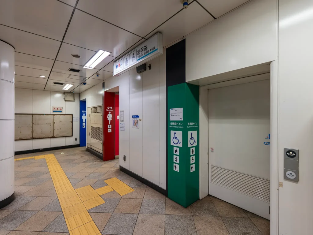 千駄木駅 団子坂方面改札内のトイレ